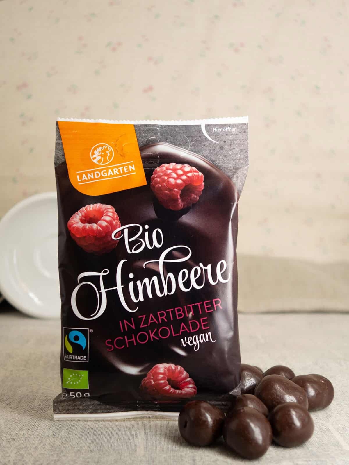 Bio Himbeere in Zartbitter-Schokolade - Landgarten.at | Bio-Snacks seit ...